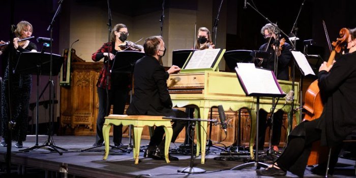 The Pacific Baroque Orchestra under the direction of Alexander Weimann performing Concerto d'Amore in February 2022.
